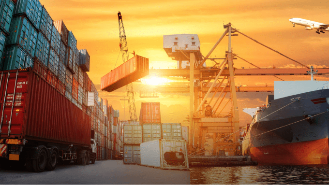 Nhựa Duy Tân ký kết hợp tác triển khai dự án năng lượng tái tạo tại Bình Dương